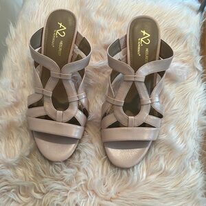 Aerosols Passageway Sandal